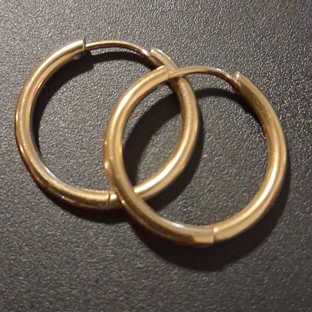 Beautiful Well Made Vintage Gold Hoop and Drop Earrings Set. - Picture 4 of 8